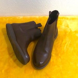 EUC COLE HAAN Brown Leather Lightweight Booties Slip On Low Heel 5” Shaft Height